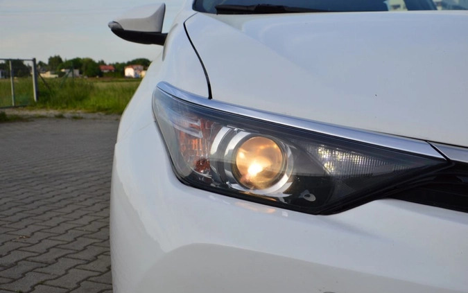 Toyota Auris cena 39900 przebieg: 125000, rok produkcji 2018 z Piastów małe 326